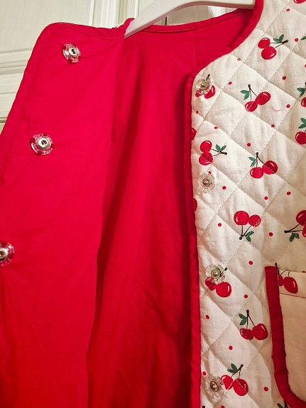 Фуфаечка из плательного хлопка "Вишенки с горошком на белом"