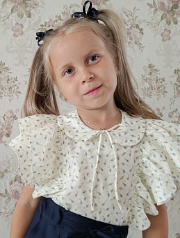 Детская блуза с короткими пышными рукавами из импорт. хлопка (ситец) "Маленькие бутончики"