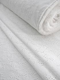 Шитье "Роскошь" цв.молочно-белый, ш.1.5м (вышит.часть1.34м), батист, хлопок-100%, 80гр/м.кв