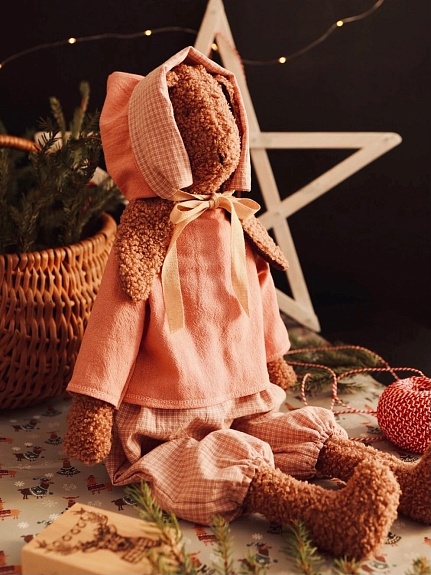 Игрушка Зайчика в одежде из вареного хлопка