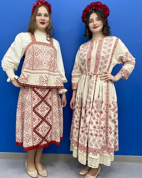 Платье из полульна в народном стиле
