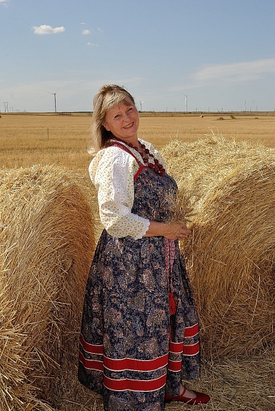Гармония природы: Наряд в поле золотой пшеницы