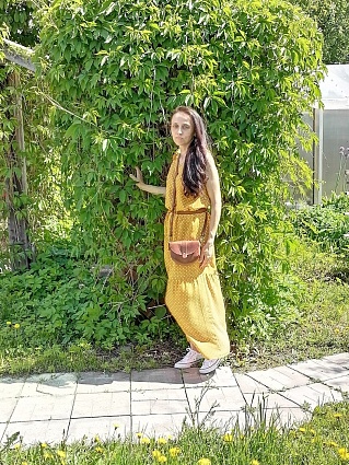 Женское платье из штапеля в горошек