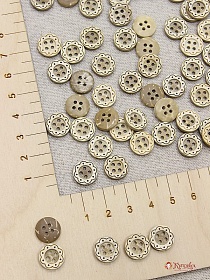 Пуговица светлый кокос, Цветок с точками, 11мм, 4 отверстия