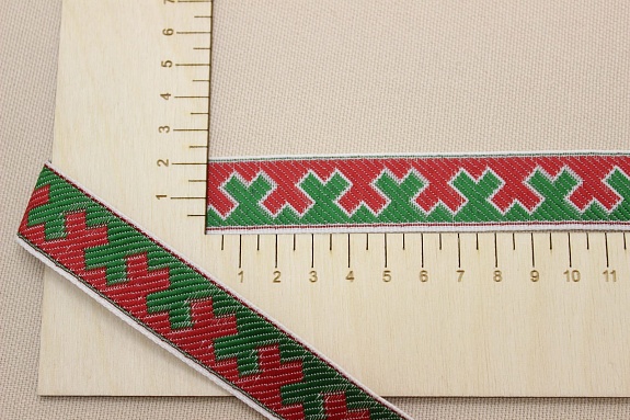 Жак.лента 24мм Красно-зеленый славянский орнамент-оберег на белом