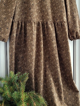 Платье из теплого хлопка "Мелкое соцветие на коричневом хаки"*