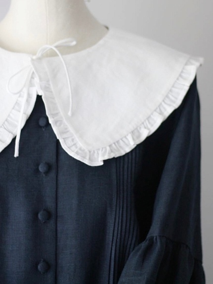 Льняное платье в темном чернильно-синем цвете