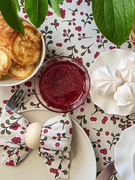 Скатерть из полульна "Брусника"