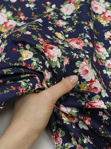 Импорт. хлопок "Большие пионы на чернильно-синем", ш.1.5м, хлопок-100%, 105гр/м.кв