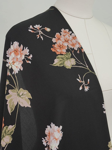 Штапель "Ароматная гортензия " цв.черный, ш.1.45м, вискоза-100%, 110гр/м.кв