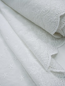 Шитье "Цветочки с ажурной каймой" цв.молочно-белый, СОРТ2, ш.1.35м, хлопок-100%, батист, 80гр/м.кв