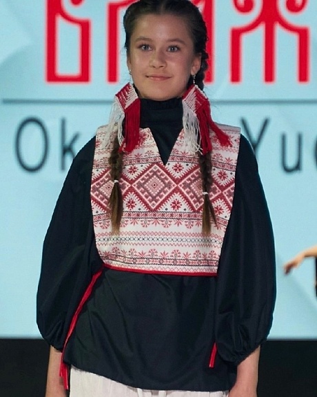 Накидка-жилет на завязках из коллекции "Блажена" из рогожки "Каравай"
