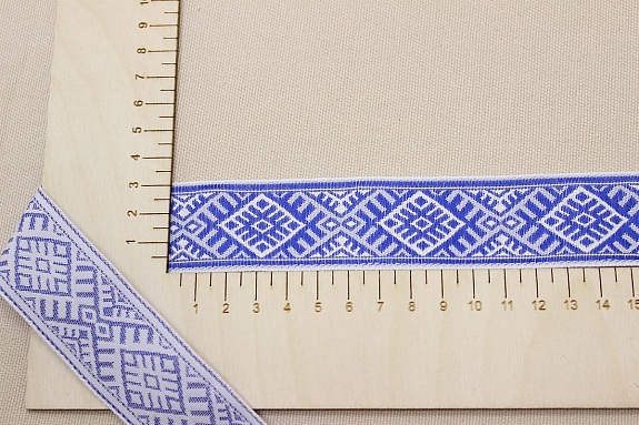 Жак.лента 32мм Васильковый славянский орнамент на белом