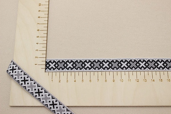 Жак.лента 18мм Черные крестики на белом