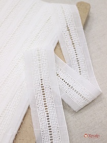 Шитье цв.молочно-белый (общая ширина 45мм, ширина вышивки 25мм), хлопок-100%, батист