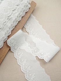 Шитье цв.молочно-белый (общая ширина 65мм, ширина вышивки 33мм), хлопок-100%, батист