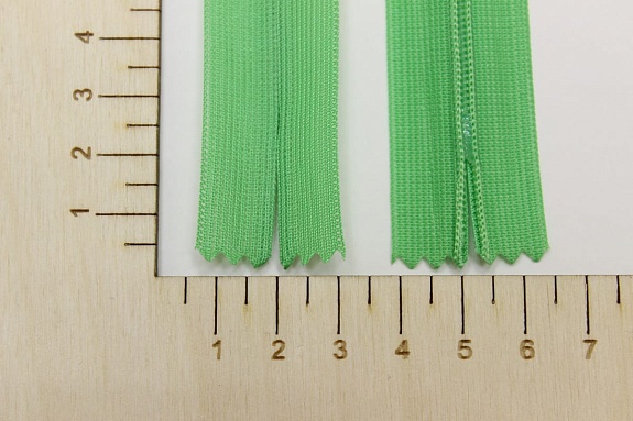 Молния потайная н/р цв.зеленое яблоко, 20см, нейлон