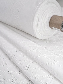 Шитье "Изящные ромбики " цв.молочно-белый, ш.1.5м (вышит.часть1.35м), батист, хлопок-100%, 80гр/м.кв