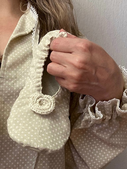 Тапочки из полульна "Мелкий белый горох (3мм)"