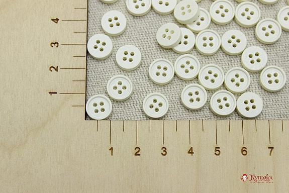Пуговица пластмасса, цв.молочный с желтым оттенком, 10мм, 4 отверстия