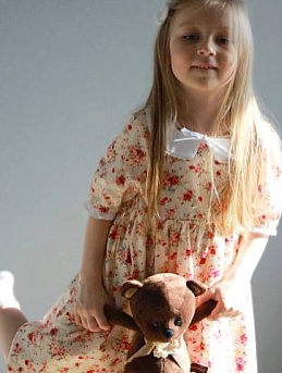 Детское платье из импортного хлопка с белым воротничком