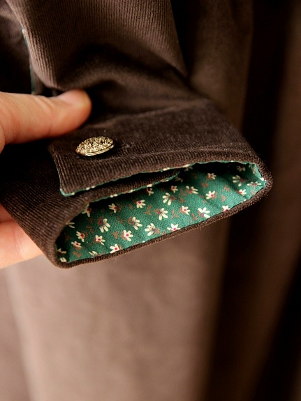 Платье из микровельвета в бежево-коричневом цвете