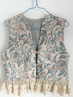 Жилет из полульна и сатина