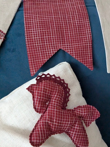 Шторы и гирлянда из пестряди