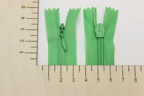 Молния потайная н/р цв.зеленое яблоко, 20см, нейлон