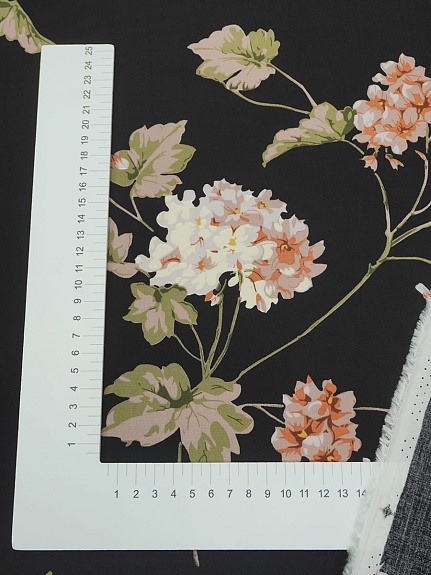 Штапель "Ароматная гортензия " цв.черный, ш.1.45м, вискоза-100%, 110гр/м.кв