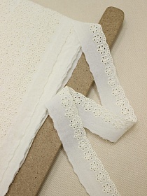 Шитье цв.кремовый (общая ширина 32мм, ширина вышивки 15мм), хлопок-100%, батист