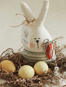 Пасхальные кролики из рогожки и полульна