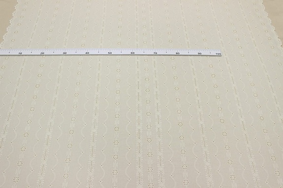 Шитье "Цветочное ожерелье" (фестоны с 2х сторон) цв.кремовый, ш.1.35м, батист, хл-100%, 80гр/м.кв