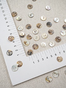 Пуговица перламутр, цв.серо-бежевый хамелеон, СОРТ2, 13мм, 2 отверстия