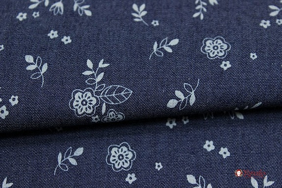 Джинсовая ткань "Веточки-цветочки на чернильной джинсе" ш.1.47м, хл-85%, п/э-15%, 140гр/м.кв