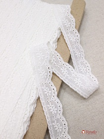 Шитье цв.молочно-белый (общая ширина 30мм, ширина вышивки 30мм), хлопок-100%, батист