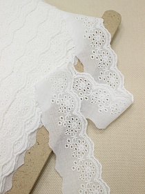 Шитье цв.молочно-белый (общая ширина 50мм, ширина вышивки 35мм), хлопок-100%, батист