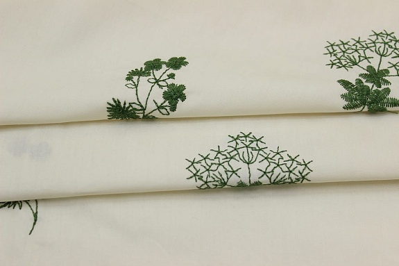 Мерный лоскут - Перкаль Премиум с вышивкой "Цветущие травы" цв.св.кремово-бежевый, ш.1.5