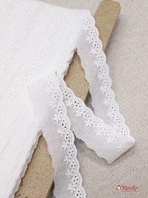 Шитье цв.молочно-белый (общая ширина 28мм, ширина вышивки 15мм), хлопок-100%, батист