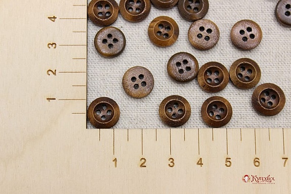 Пуговица темно-коричневое дерево,11мм, 4 отверстия