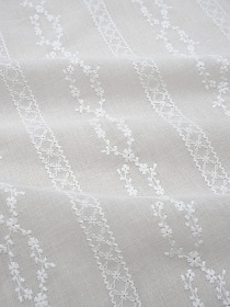 Шитье "Цветочное плетение" цв.молочно-белый, ш.1.45м (выш.часть1.3м), батист, хлопок-100%, 80гр/м.кв