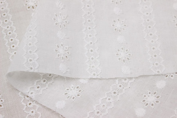 Шитье "Кружевные полосы" цв.молочно-белый, ВИД2, общ.ш.1.5м, ш.вышитой части 1.38м, батист, хл.-100%