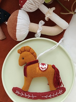 Елочные игрушки из полульна и бархата