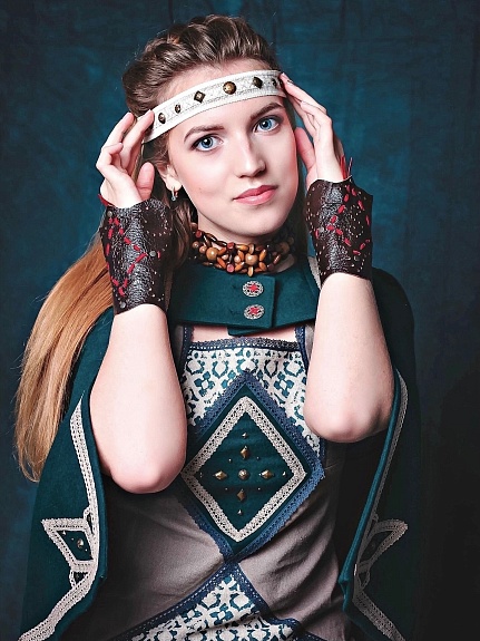 Платье и накидка в народном стиле