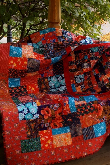 Покрывало в лоскутной технике навеянное любованием винтажными ситцами