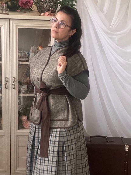 Элегантные юбка и жилет из шерсти*