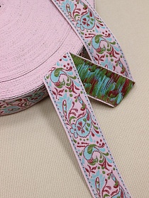 Жак.лента 33мм Мятно-зеленые птички на бледно-розовом