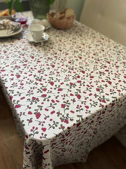 Скатерть из полульна "Брусника"