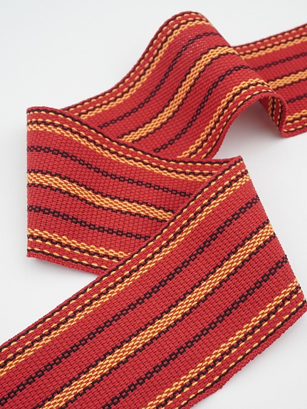 Лента тканая для поясов, 80мм Черно-желтая строчка на красном