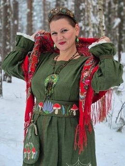 Льняное платье в цвете Болотная зелень